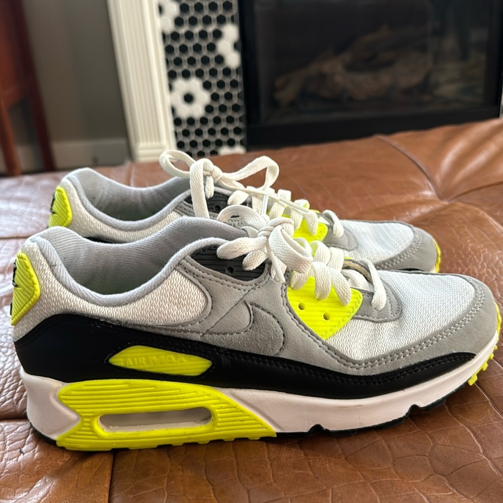 Nike Air max men’s size 7/women’s size 8.5